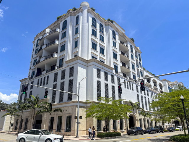 Giralda Place Condo photo 3